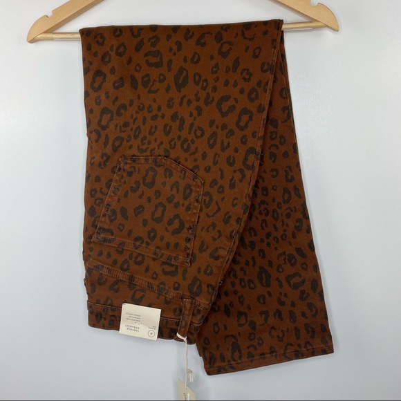 NWT UNIVERSAL THREAD Super High Rise Vintage Straight Leopard Jeans - Picture 11 of 16